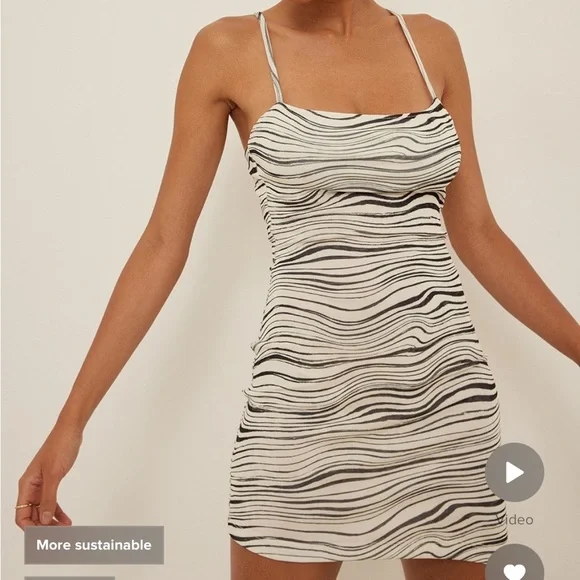 NA-KD Squared Neck Mini Dress - Picture 3 of 10
